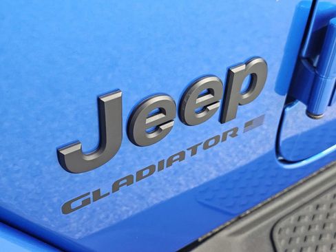 Used 2025 Jeep Gladiator Sport AWD/4WD image 30