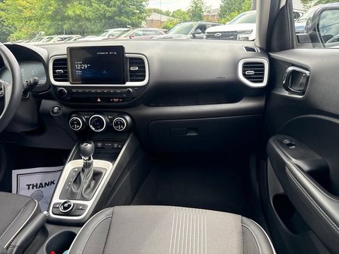Certified 2024 Hyundai Venue Limited FWD image 22
