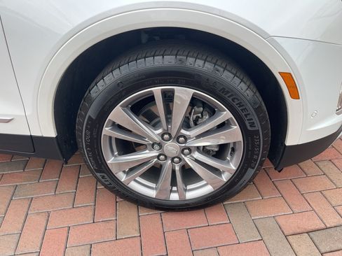 Used 2024 Cadillac XT5 Premium Luxury w/ Technology Package AWD/4WD image 6
