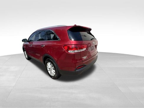 Used 2016 Kia Sorento FWD w/ LX Convenience Package image 4