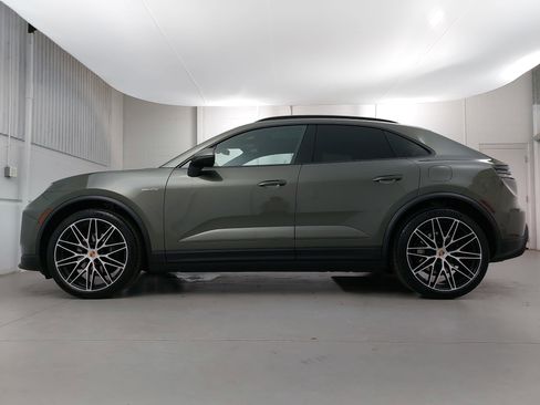 New 2026 Porsche Macan 4 Electric image 2