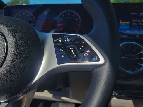 Certified 2025 Mercedes-Benz GLB 250 image 27