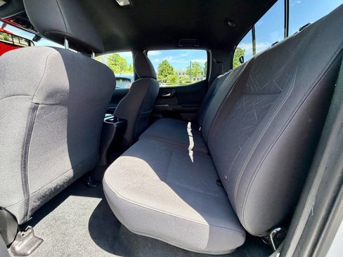 Used 2017 Toyota Tacoma TRD Off-Road w/ Tow Package AWD/4WD image 17