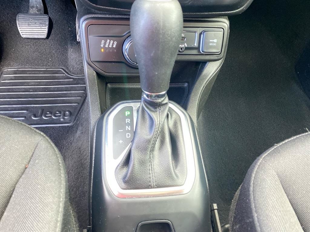 Used 2020 Jeep Renegade Latitude AWD/4WD image 12