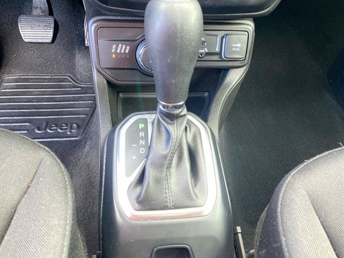 Used 2020 Jeep Renegade Latitude AWD/4WD image 12