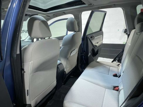 Used 2017 Subaru Forester 2.5i Premium image 12