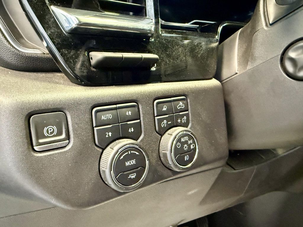 Used 2023 Chevrolet Silverado 1500 High Country w/ Technology Package AWD/4WD image 20