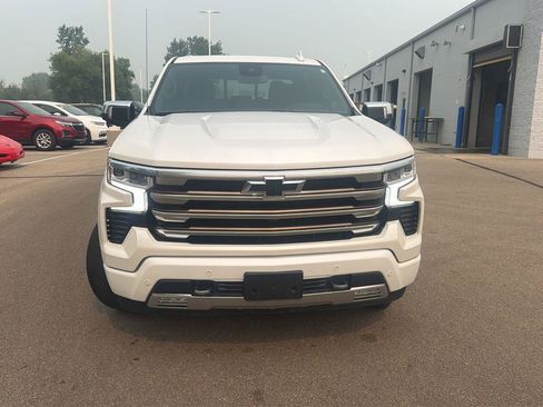 Used 2022 Chevrolet Silverado 1500 High Country w/ High Country Premium Package AWD/4WD image 10