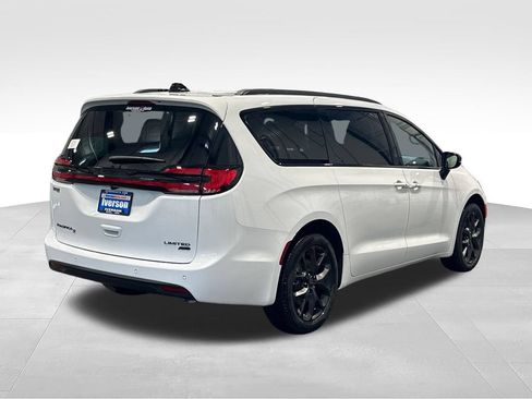 New 2027 Chrysler Pacifica Limited AWD/4WD image 7