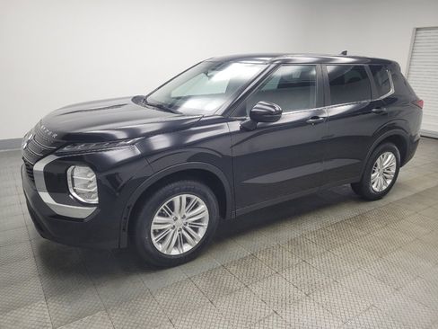 Used 2023 Mitsubishi Outlander ES image 2
