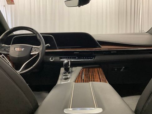 Used 2022 Cadillac Escalade Premium Luxury AWD/4WD image 32