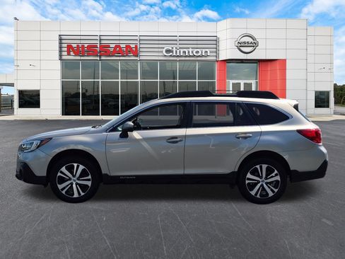 Used 2018 Subaru Outback 2.5i Limited AWD/4WD image 6