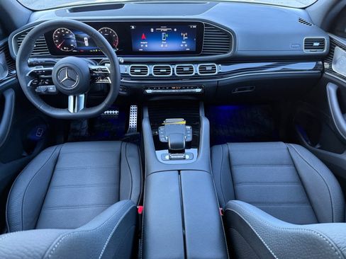 Used 2025 Mercedes-Benz GLS 580 4MATIC image 12