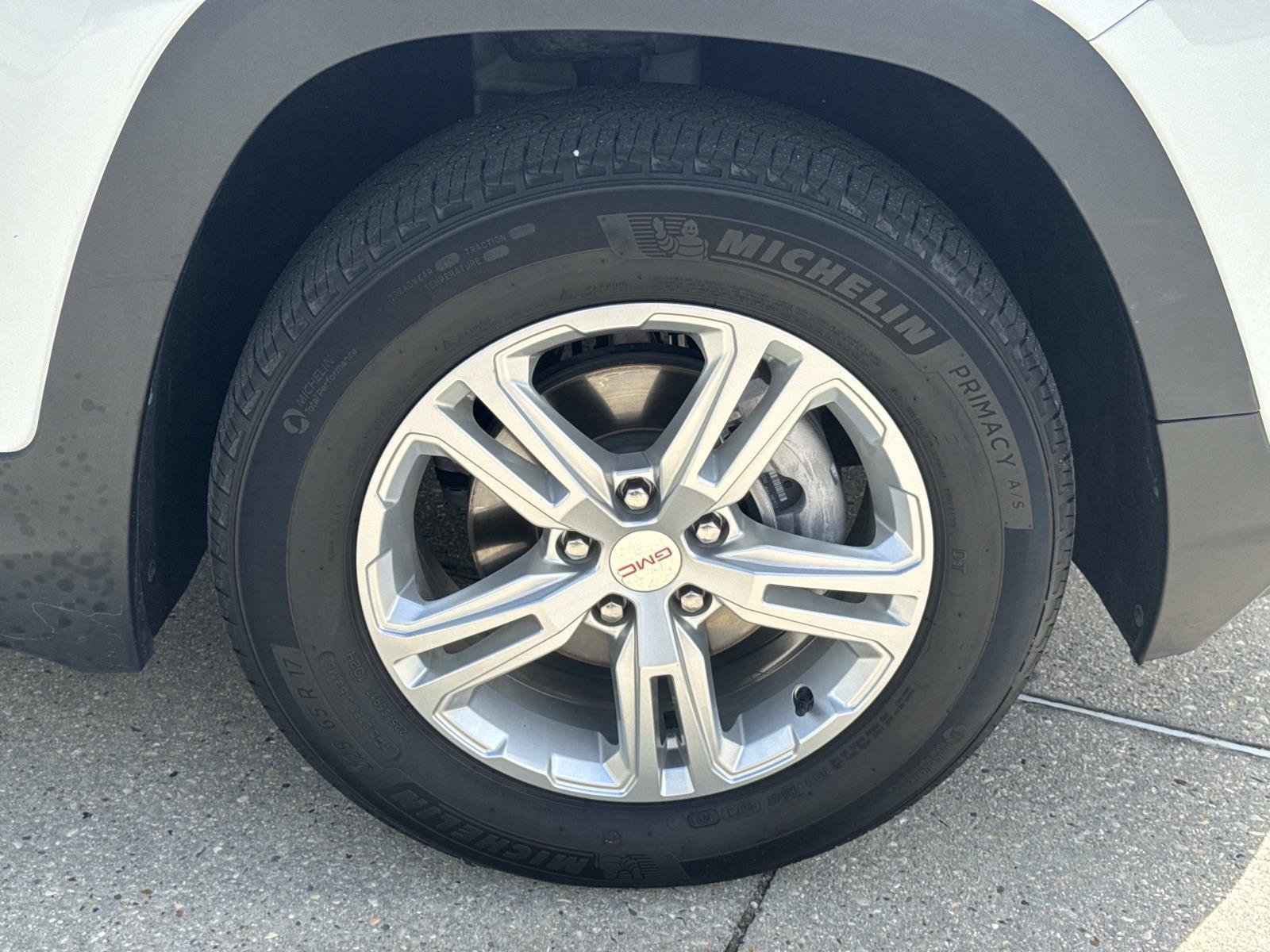 Used 2024 GMC Terrain SLE FWD image 4
