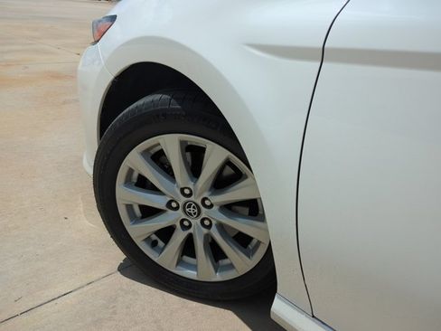 Used 2020 Toyota Camry LE w/ Convenience Package FWD image 10