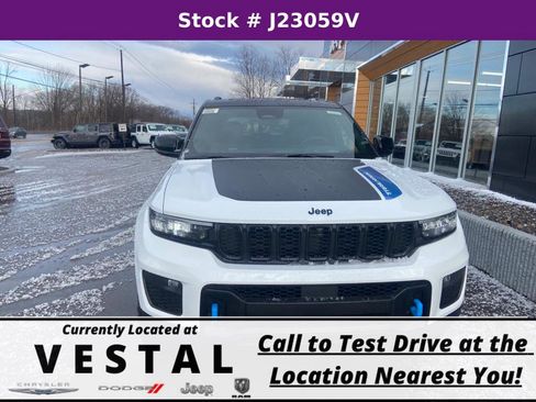 New 2023 Jeep Grand Cherokee Trailhawk AWD/4WD image 2
