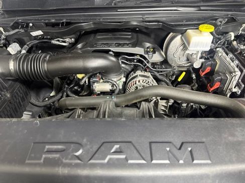 Used 2019 RAM 1500 Laramie AWD/4WD image 9