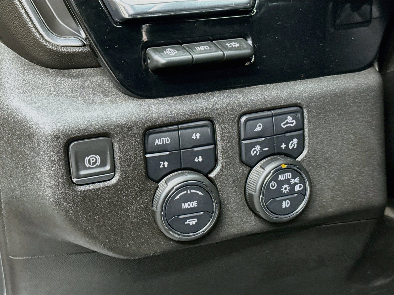 Used 2024 Chevrolet Silverado 3500 High Country w/ High Country Premium Package AWD/4WD image 12