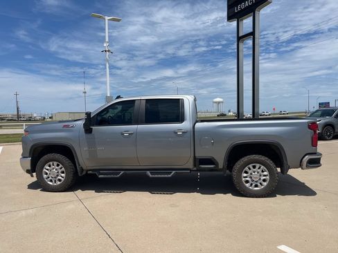Used 2024 Chevrolet Silverado 2500 LT w/ Convenience Package AWD/4WD image 3