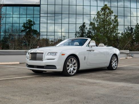 Used 2017 Rolls-Royce Dawn RWD image 18