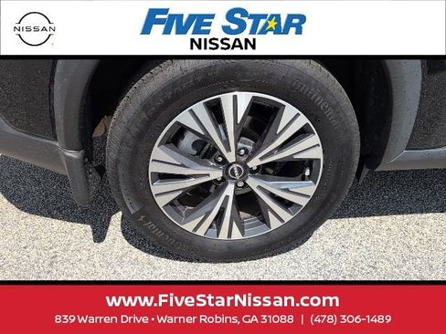 Used 2023 Nissan Rogue SV w/ SV Premium B Package FWD image 17
