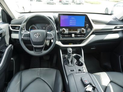 Used 2024 Toyota Highlander XLE