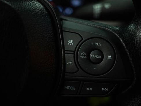 Used 2025 Toyota Corolla Cross L image 16