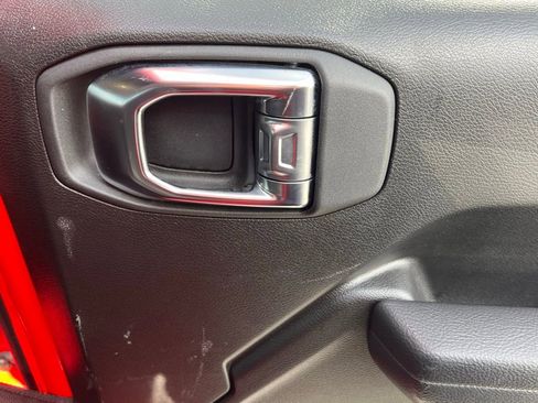 Used 2025 Jeep Wrangler Unlimited Rubicon image 19