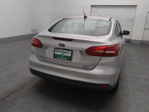 Used 2018 Ford Focus SE w/ SE Appearance Package image 7