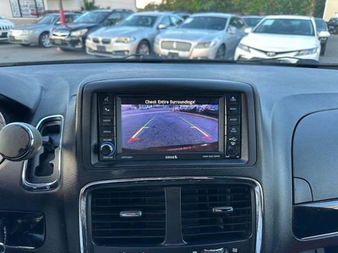 Used 2019 Dodge Grand Caravan SE FWD image 25