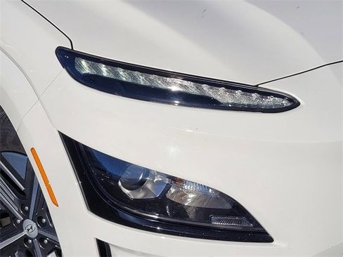 Certified 2023 Hyundai Kona SE image 10