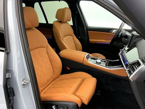 Used 2025 BMW X5 M60i image 7