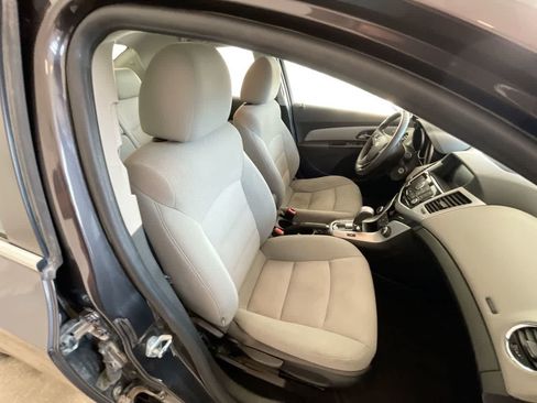 Used 2016 Chevrolet Cruze LT w/ Technology Package FWD image 23