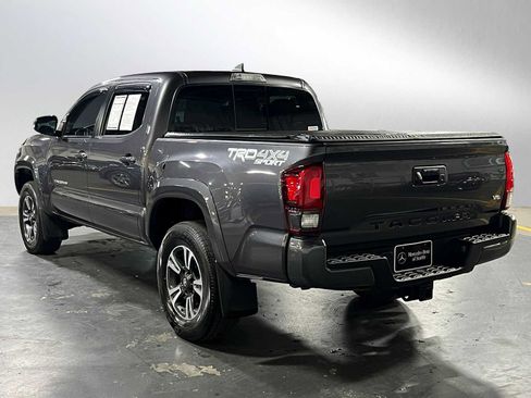 Used 2018 Toyota Tacoma TRD Sport AWD/4WD image 5