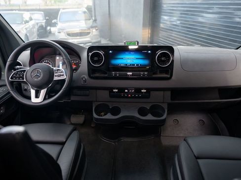 Used 2022 Mercedes-Benz Sprinter 2500 image 26