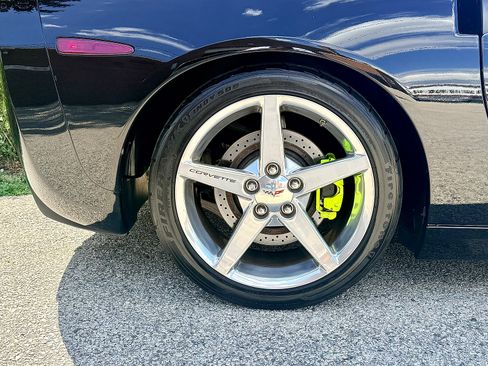 Used 2005 Chevrolet Corvette Coupe w/ Preferred Equipment Group RWD image 13