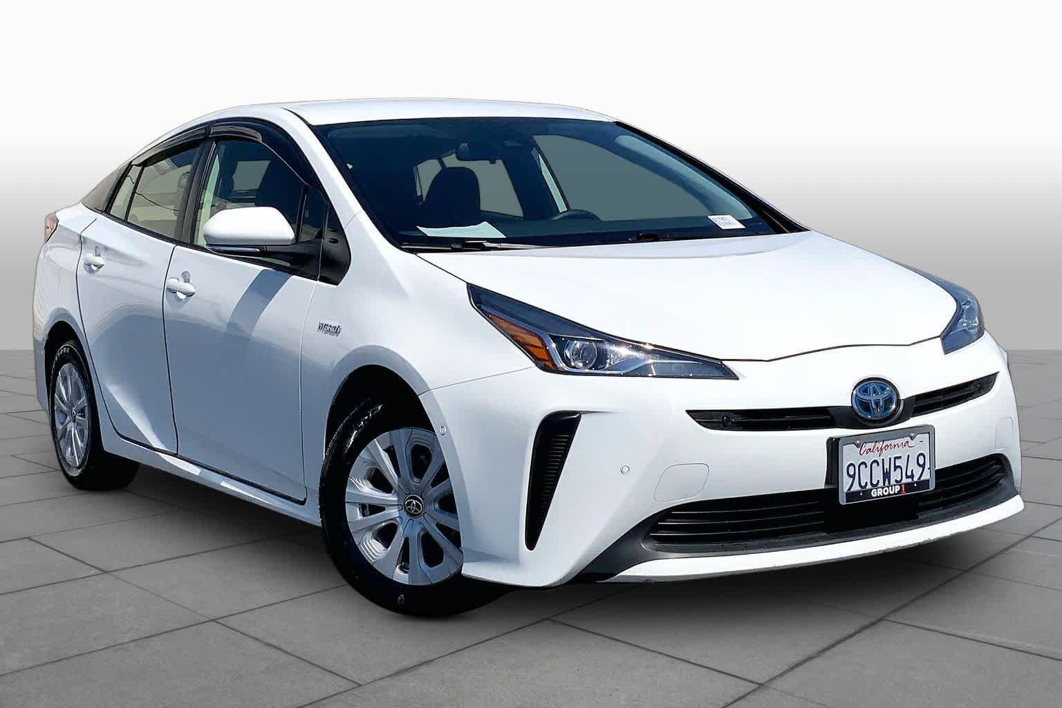 Used 2022 Toyota Prius LE FWD image 2