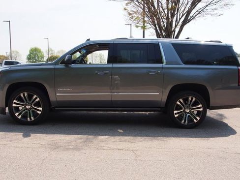 Used 2020 GMC Yukon XL Denali w/ Denali Premium Package image 4