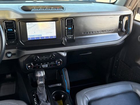 Used 2023 Ford Bronco Black Diamond w/ Sasquatch Package image 18
