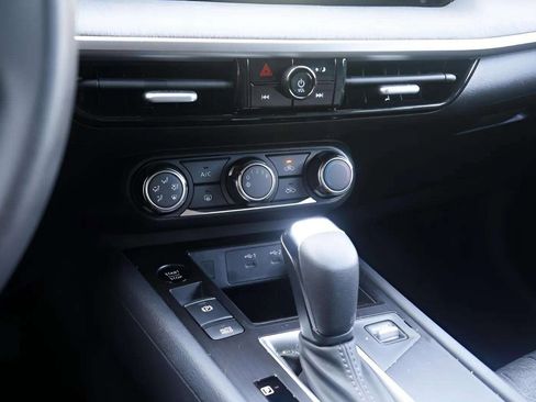 Used 2025 Nissan Kicks SV image 54