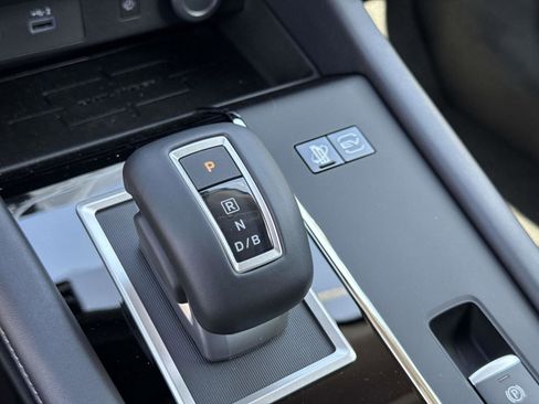 New 2025 Mitsubishi Outlander SE image 24