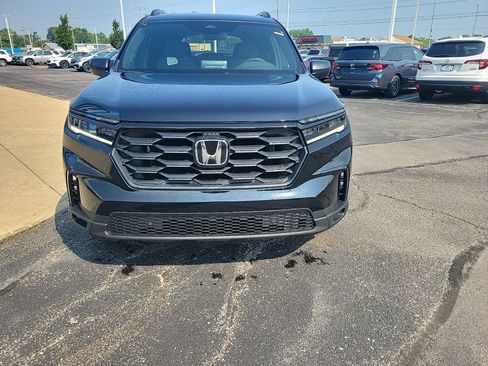 New 2025 Honda Pilot Sport image 2