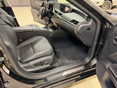 Used 2019 Lexus ES 350 Ultra Luxury w/ Premium Package image 25