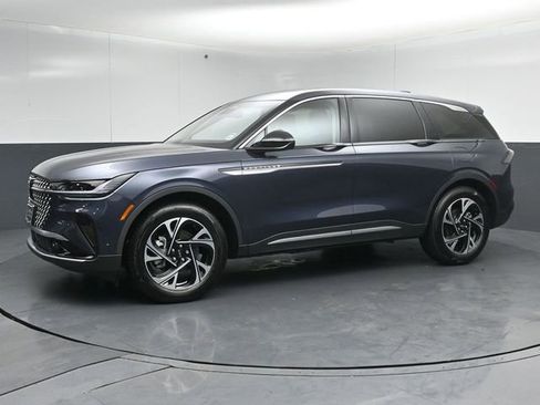 Used 2024 Lincoln Nautilus Premier w/ Equipment Group 102A image 4