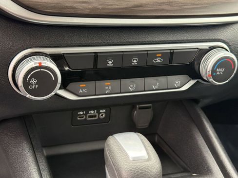 Used 2025 Nissan Altima 2.5 SV FWD image 16