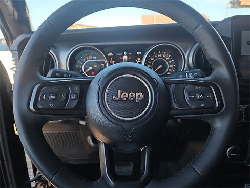 Used 2023 Jeep Gladiator Willys image 25