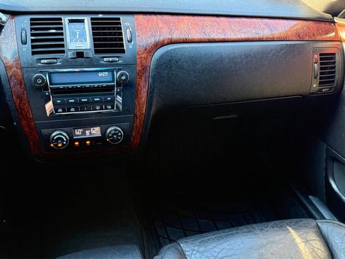 Used 2008 Cadillac DTS w/ Sun And Sound Package FWD image 11