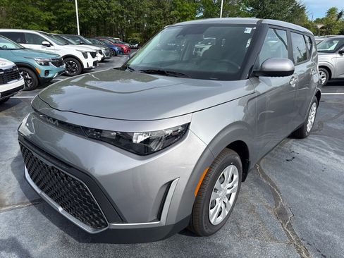 New 2025 Kia Soul LX FWD image 3