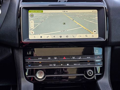 Used 2019 Jaguar F-PACE Premium image 18