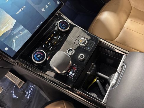 Used 2023 Land Rover Range Rover Sport SE Dynamic image 17